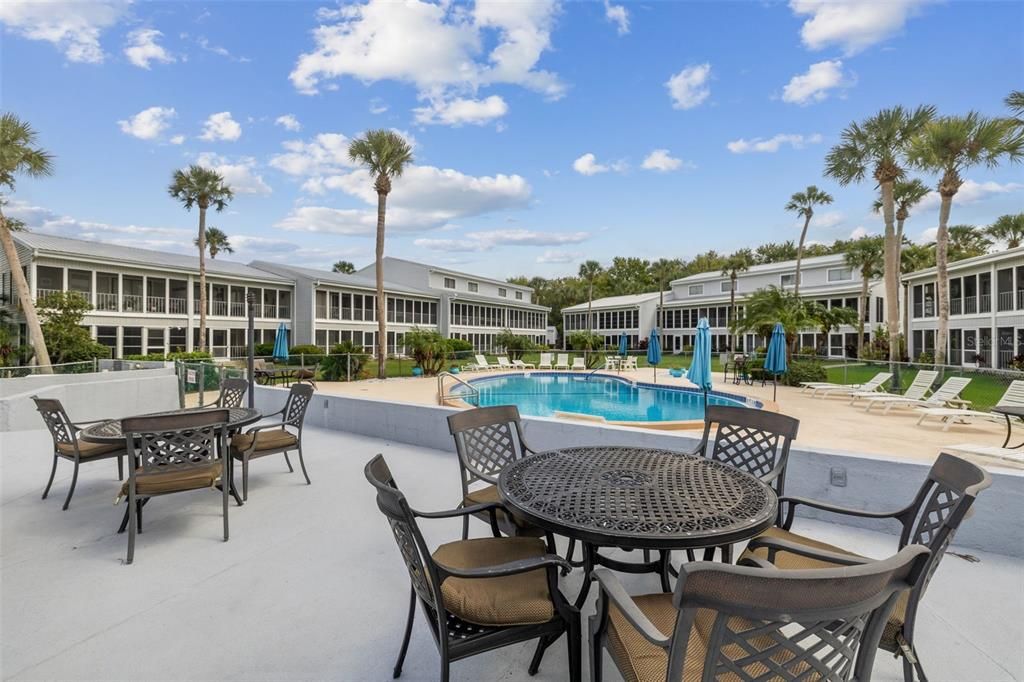 For Sale: $249,000 (2 beds, 1 baths, 825 Square Feet)