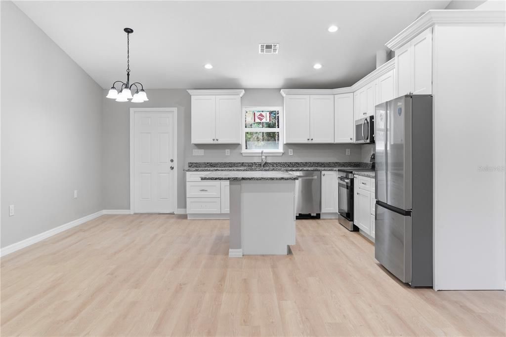 待售: $305,000 (3 贝兹, 2 浴室, 1352 平方英尺)