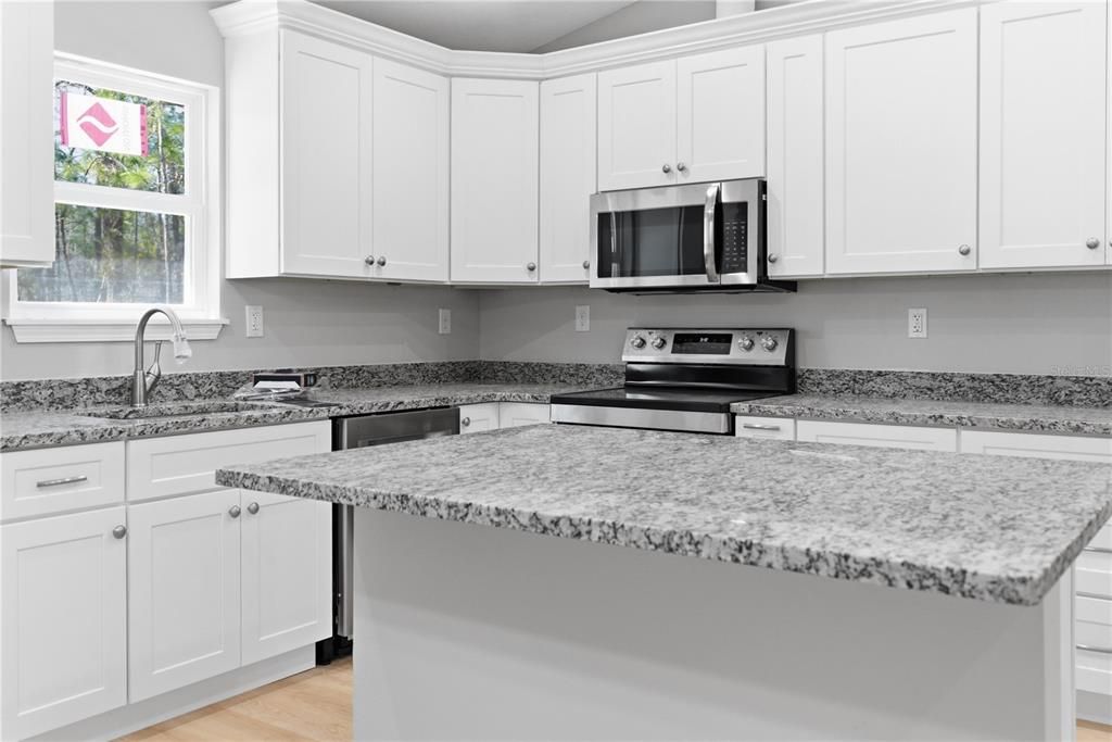 待售: $305,000 (3 贝兹, 2 浴室, 1352 平方英尺)