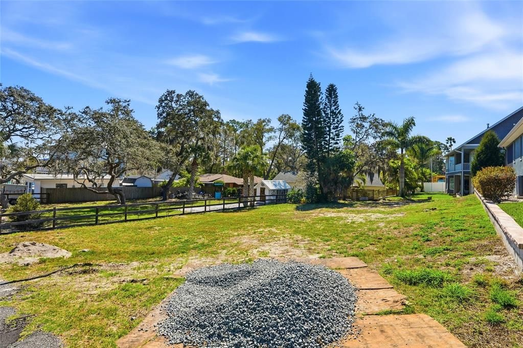На продажу: $155,000 (0.16 acres)