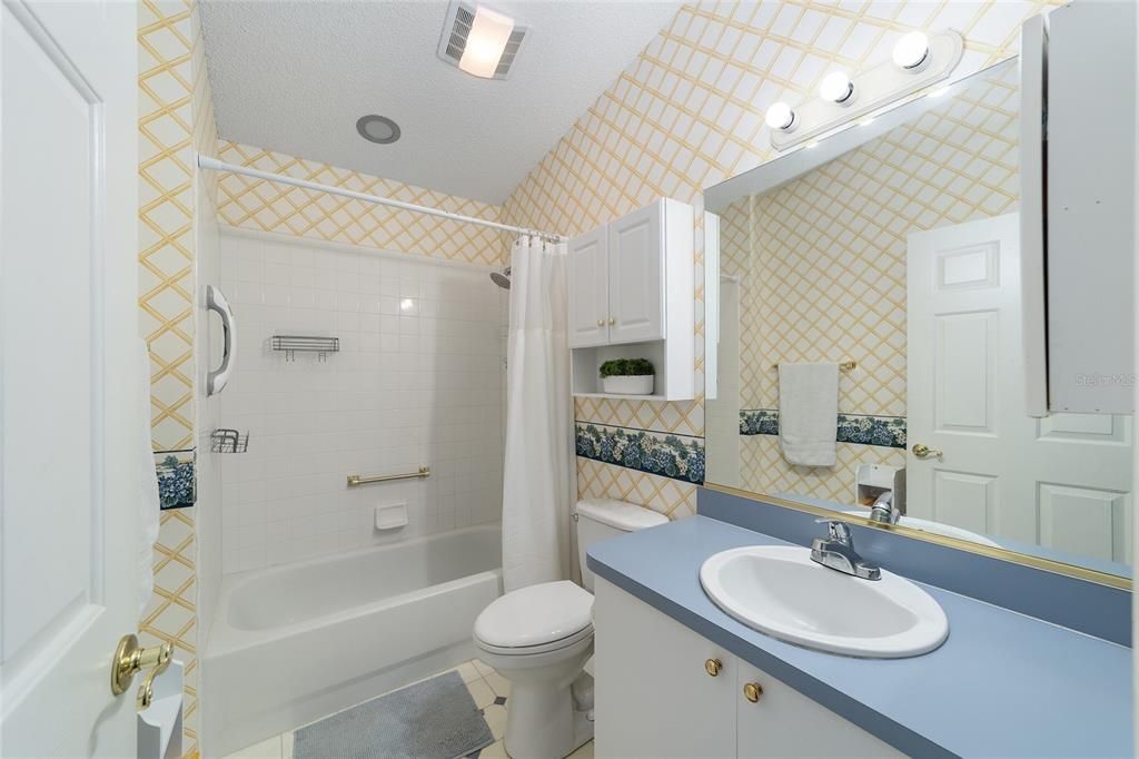 Под контрактом: $249,900 (2 спален, 2 ванн, 1121 Квадратных фут)