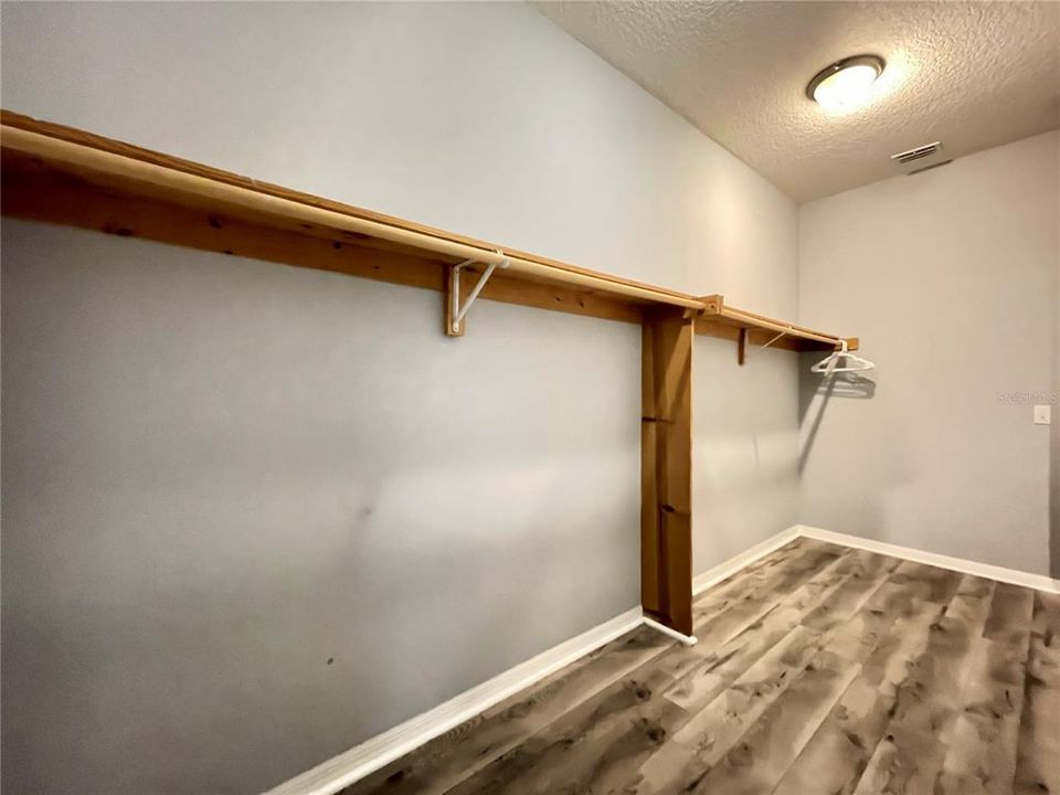 For Rent: $2,600 (4 beds, 2 baths, 2489 Square Feet)