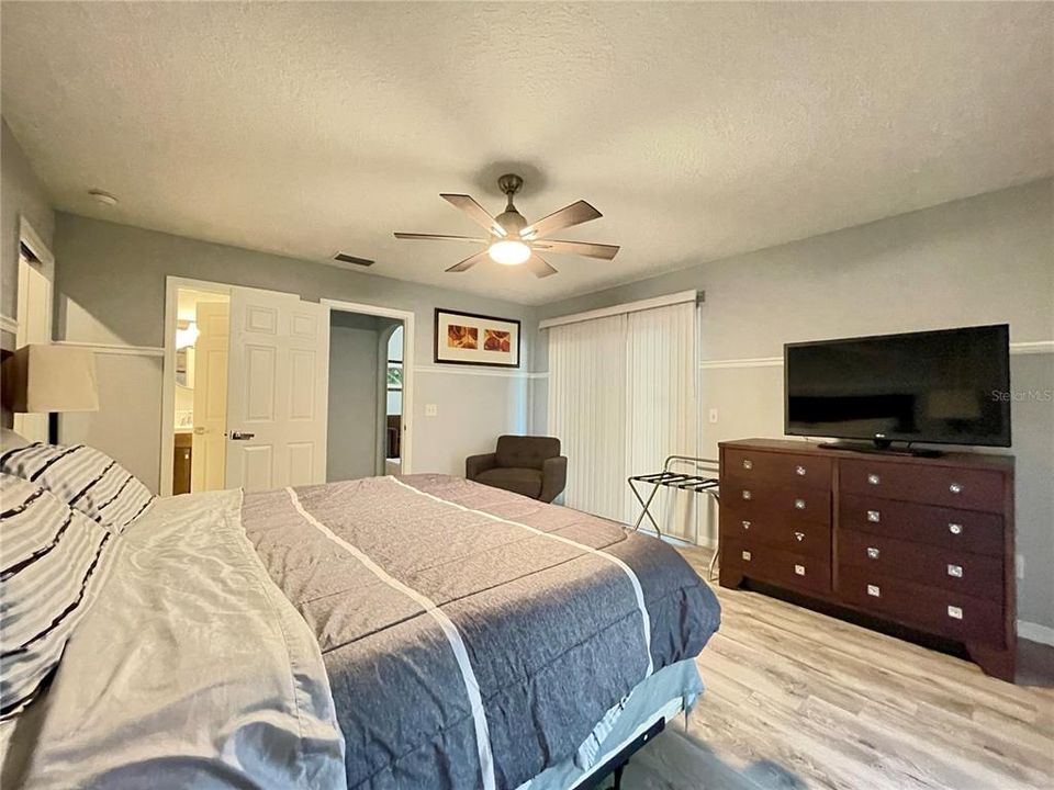 For Rent: $2,600 (4 beds, 2 baths, 2489 Square Feet)