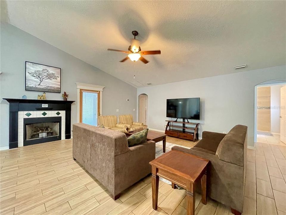 For Rent: $2,600 (4 beds, 2 baths, 2489 Square Feet)