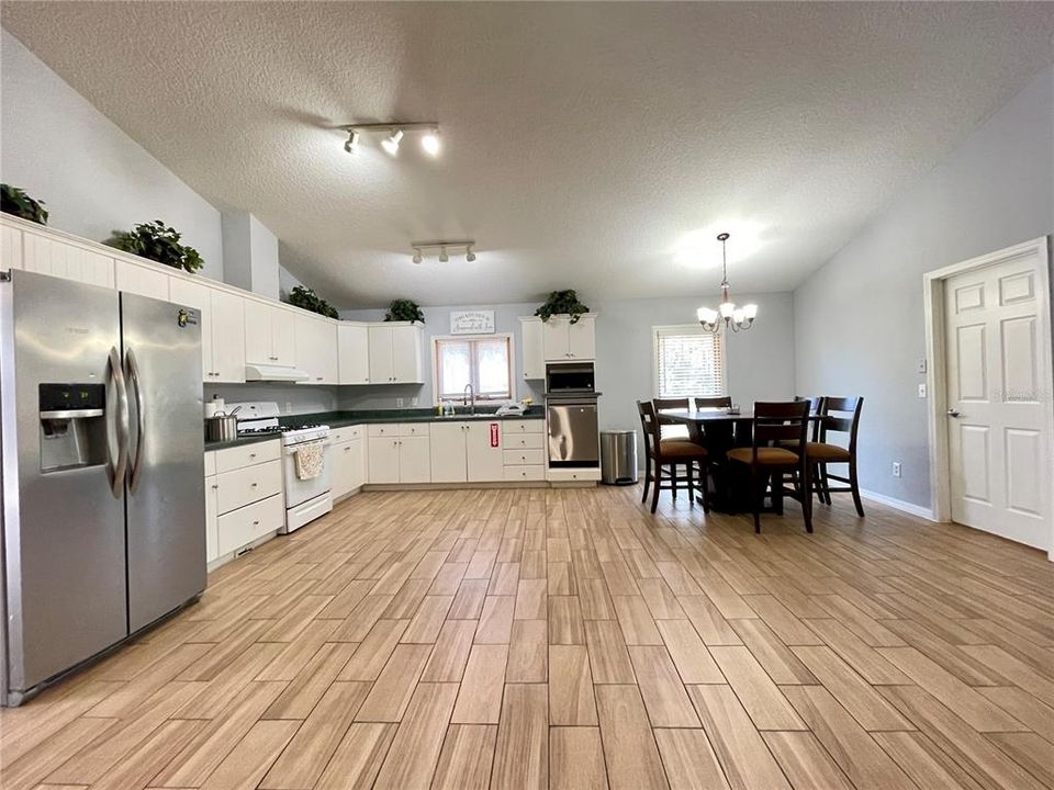 For Rent: $2,600 (4 beds, 2 baths, 2489 Square Feet)