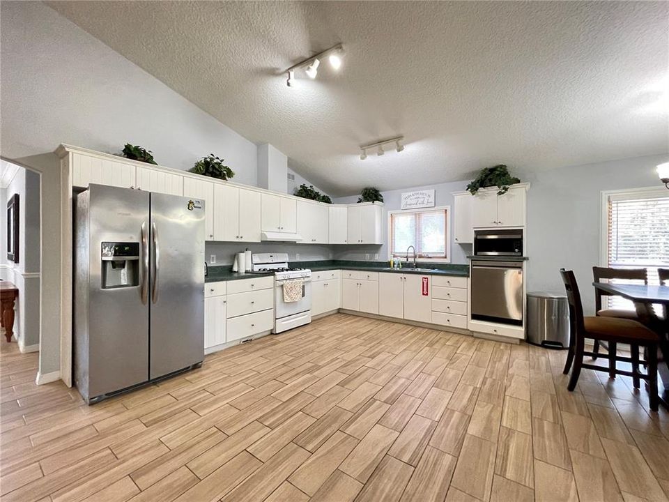 For Rent: $2,600 (4 beds, 2 baths, 2489 Square Feet)