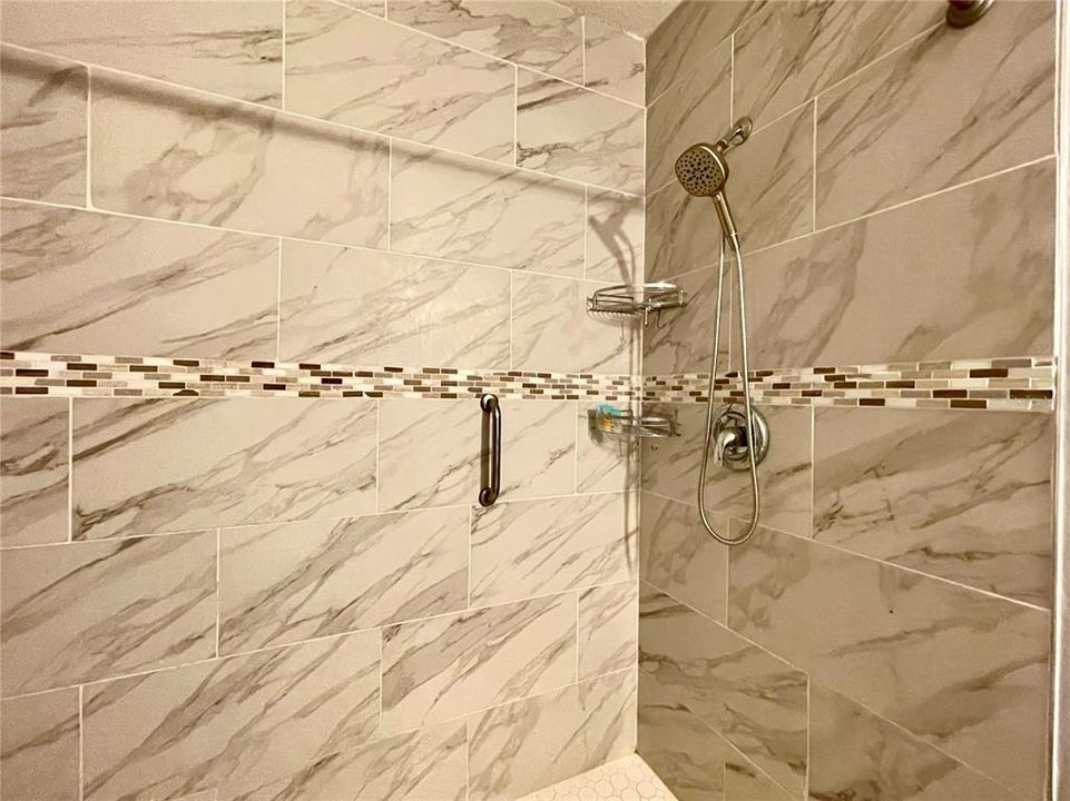 For Rent: $2,600 (4 beds, 2 baths, 2489 Square Feet)