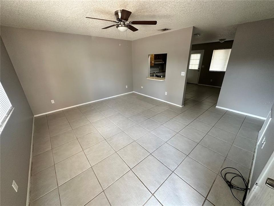 For Rent: $1,395 (3 beds, 2 baths, 800 Square Feet)