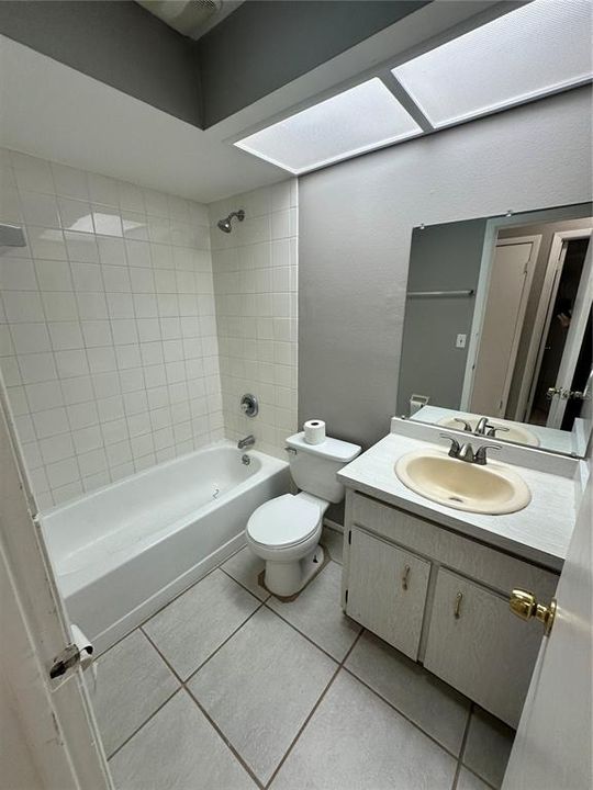 For Rent: $1,395 (3 beds, 2 baths, 800 Square Feet)