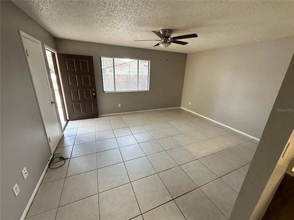 For Rent: $1,395 (3 beds, 2 baths, 800 Square Feet)