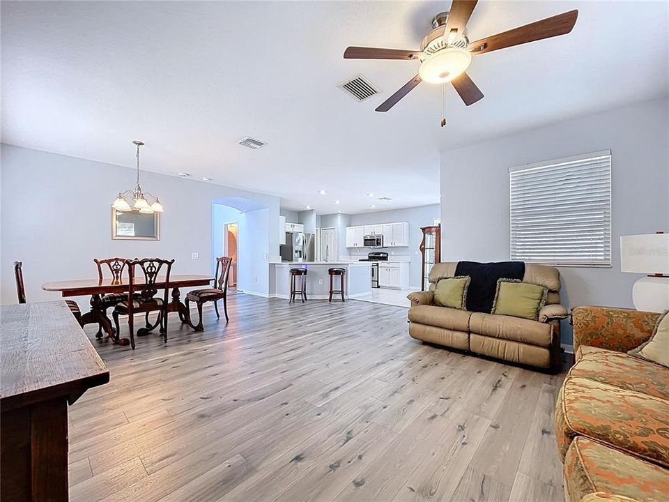 En Venta: $299,000 (3 camas, 2 baños, 1722 Pies cuadrados)