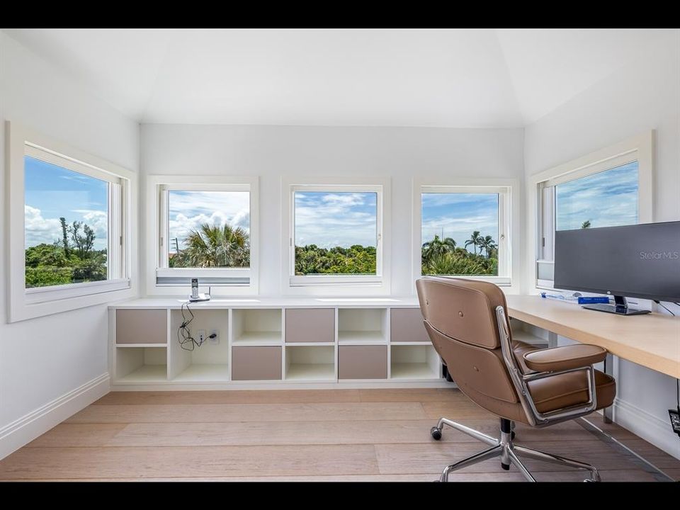 For Sale: $7,950,000 (8 beds, 7 baths, 5792 Square Feet)