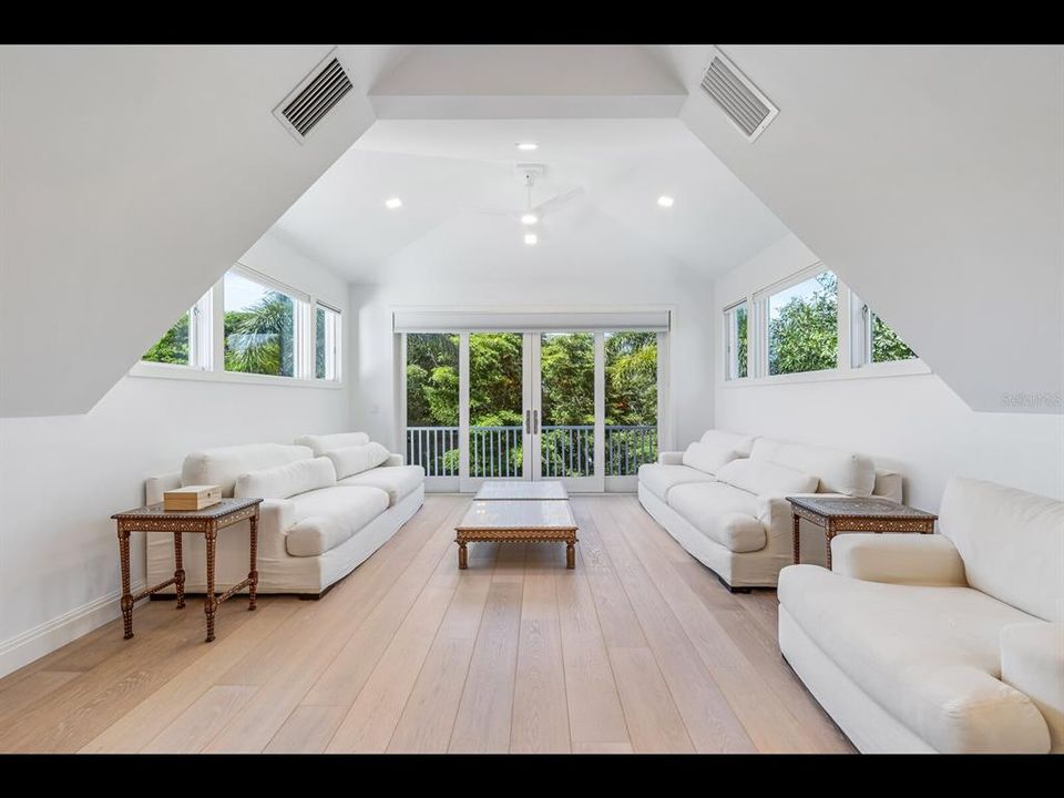 For Sale: $7,950,000 (8 beds, 7 baths, 5792 Square Feet)