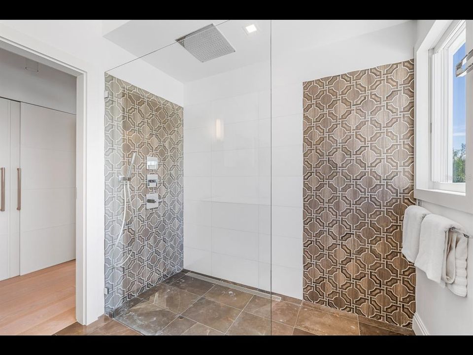 For Sale: $7,950,000 (8 beds, 7 baths, 5792 Square Feet)
