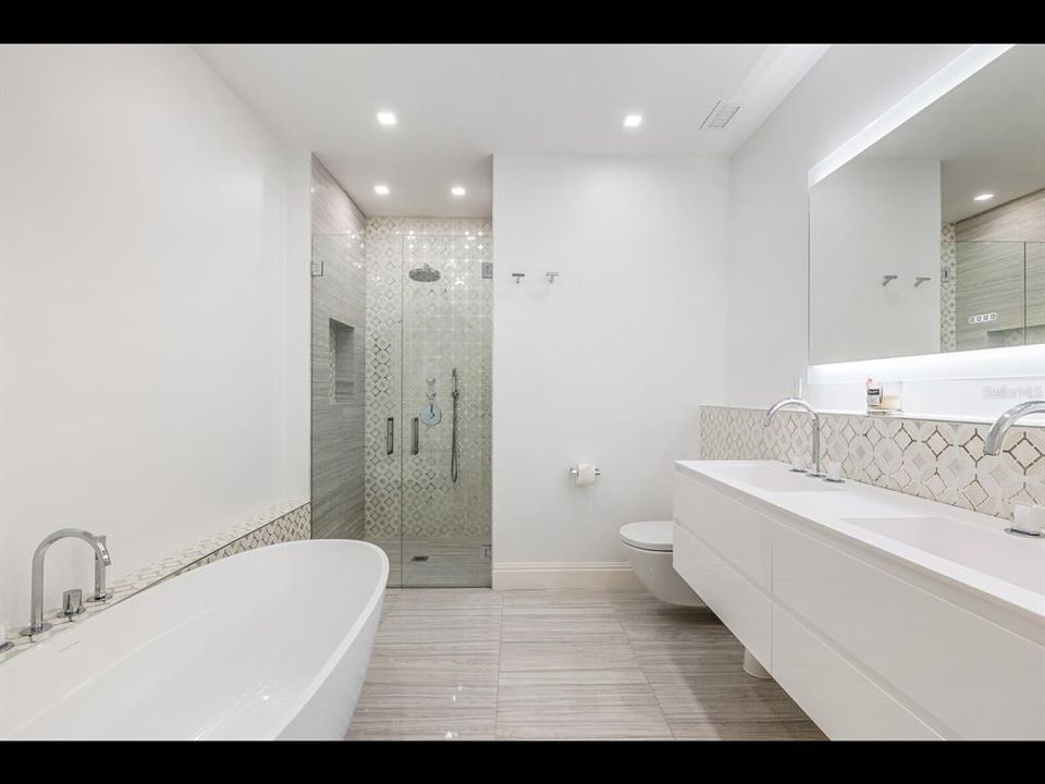 For Sale: $7,950,000 (8 beds, 7 baths, 5792 Square Feet)