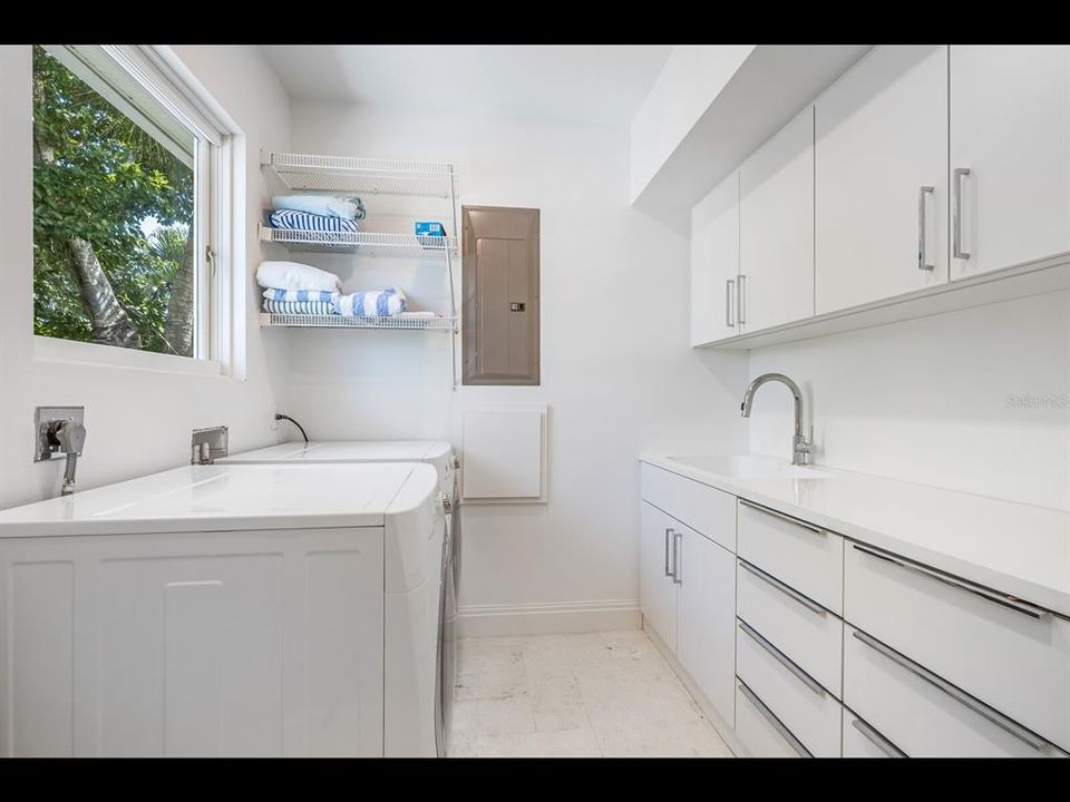 For Sale: $7,950,000 (8 beds, 7 baths, 5792 Square Feet)