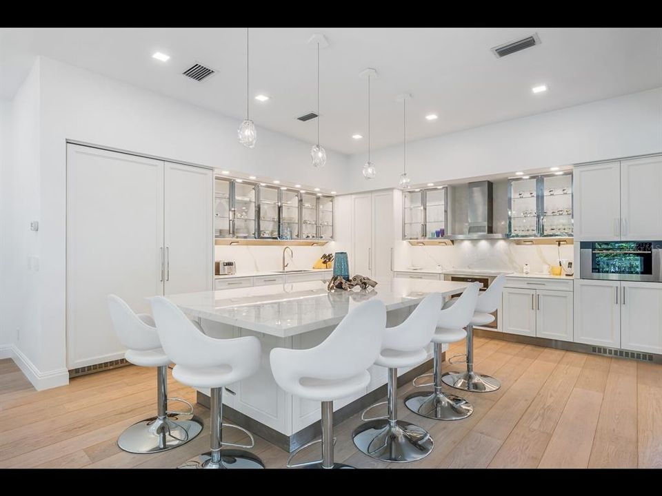 For Sale: $7,950,000 (8 beds, 7 baths, 5792 Square Feet)