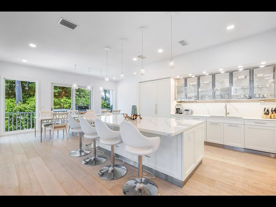 For Sale: $7,950,000 (8 beds, 7 baths, 5792 Square Feet)