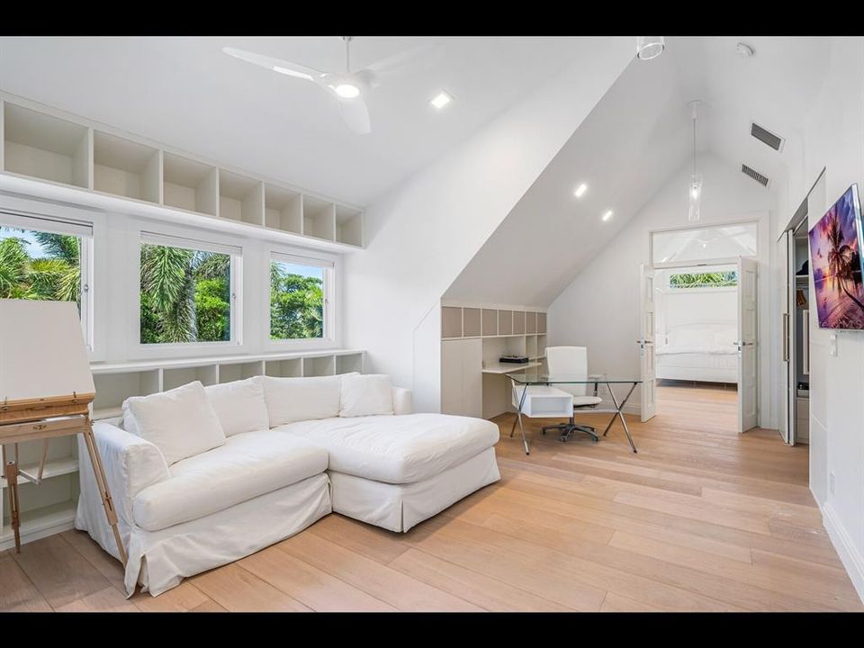 For Sale: $7,950,000 (8 beds, 7 baths, 5792 Square Feet)
