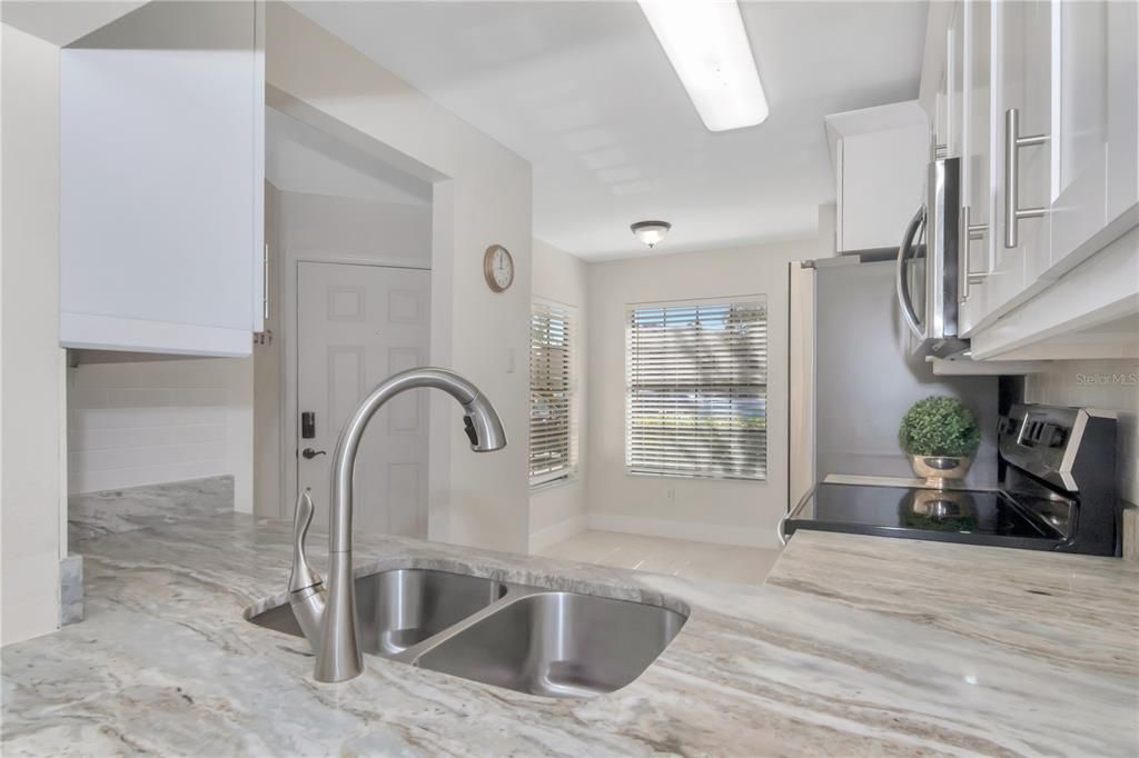 Activo con contrato: $214,000 (2 camas, 1 baños, 1121 Pies cuadrados)