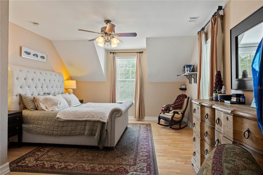 For Sale: $775,000 (3 beds, 2 baths, 4000 Square Feet)