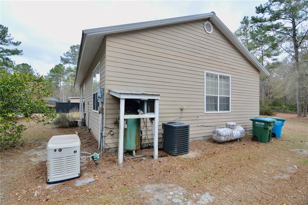 For Sale: $775,000 (3 beds, 2 baths, 4000 Square Feet)
