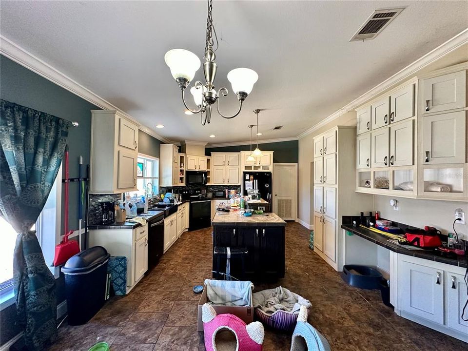 For Sale: $350,000 (3 beds, 2 baths, 2128 Square Feet)