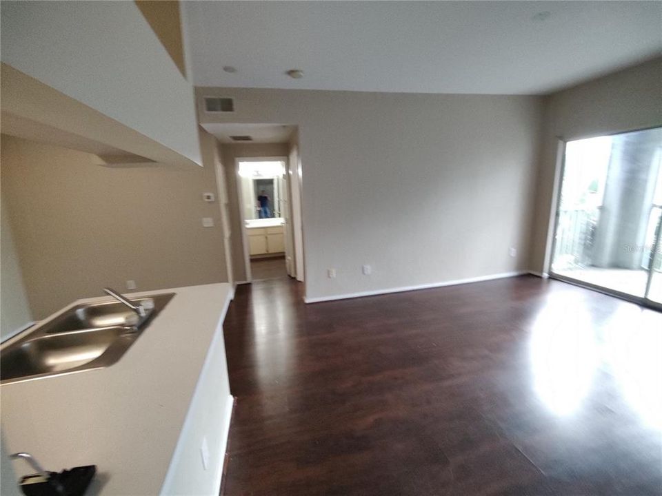 Под контрактом: $1,249 (1 спален, 1 ванн, 730 Квадратных фут)