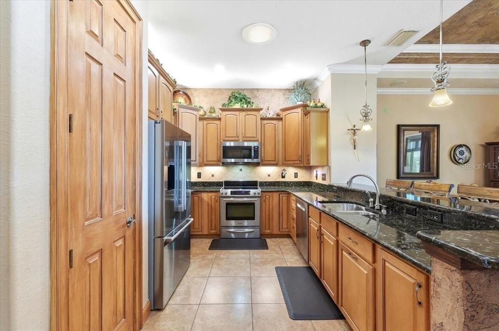 For Sale: $659,000 (3 beds, 2 baths, 1936 Square Feet)