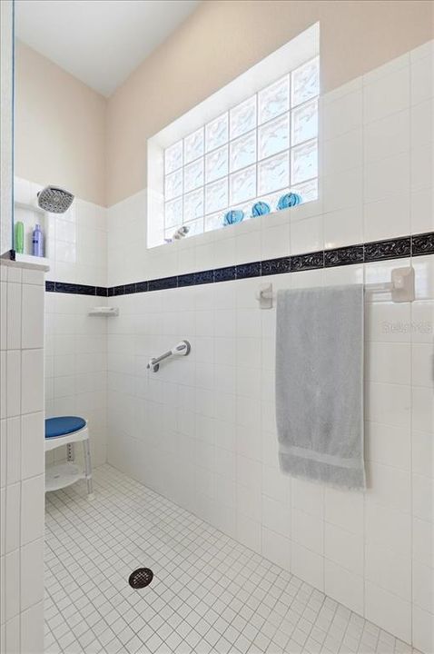 For Sale: $659,000 (3 beds, 2 baths, 1936 Square Feet)