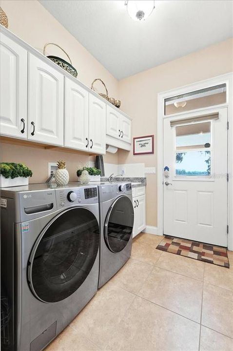For Sale: $659,000 (3 beds, 2 baths, 1936 Square Feet)