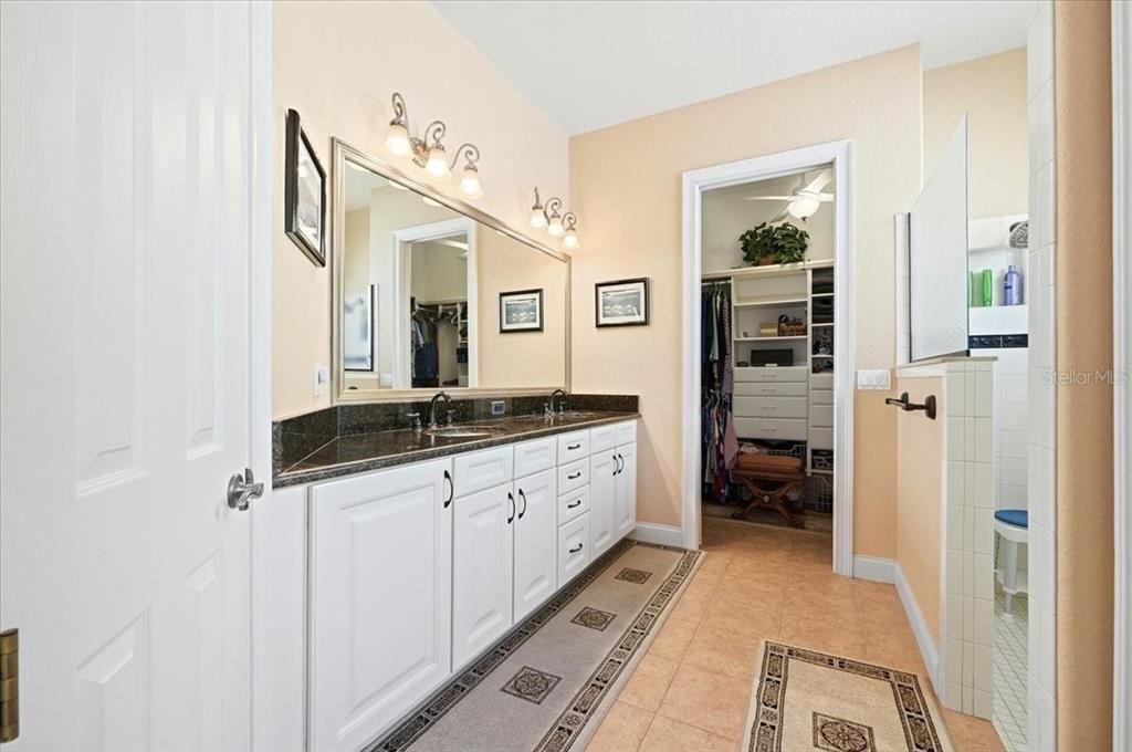 For Sale: $659,000 (3 beds, 2 baths, 1936 Square Feet)