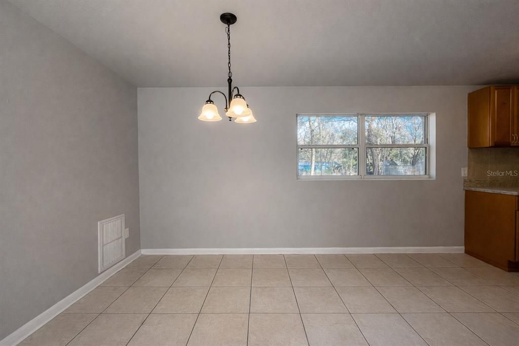 Activo con contrato: $179,900 (3 camas, 1 baños, 936 Pies cuadrados)