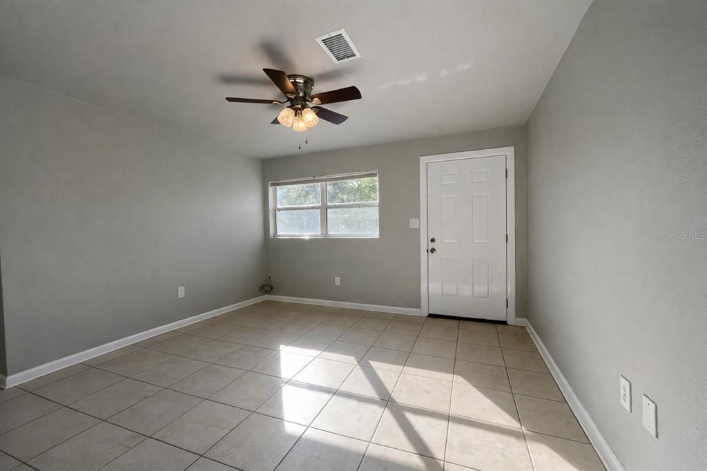 Activo con contrato: $179,900 (3 camas, 1 baños, 936 Pies cuadrados)