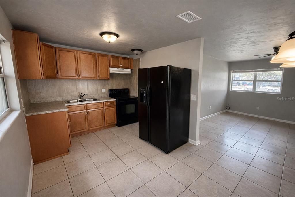 Activo con contrato: $179,900 (3 camas, 1 baños, 936 Pies cuadrados)