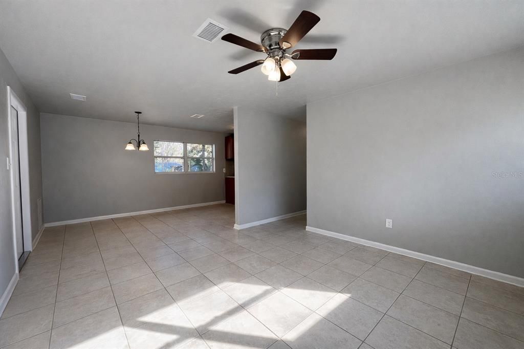 Activo con contrato: $179,900 (3 camas, 1 baños, 936 Pies cuadrados)