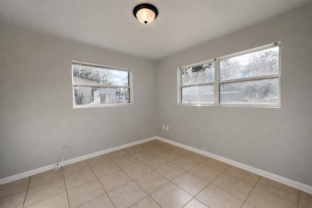 Activo con contrato: $179,900 (3 camas, 1 baños, 936 Pies cuadrados)