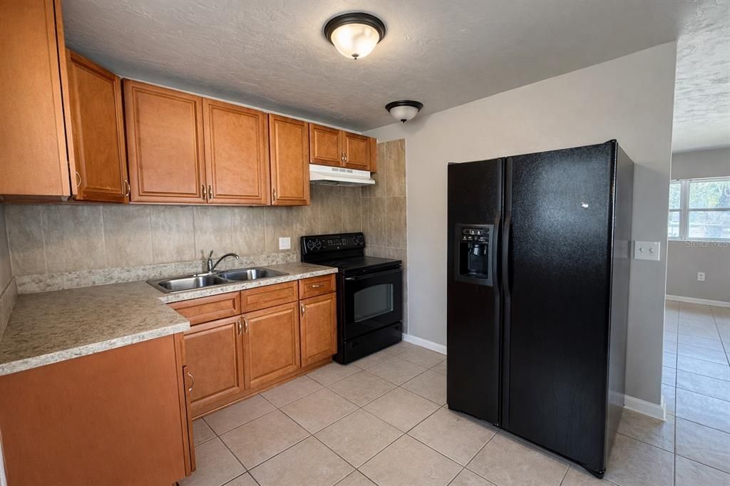 Activo con contrato: $179,900 (3 camas, 1 baños, 936 Pies cuadrados)