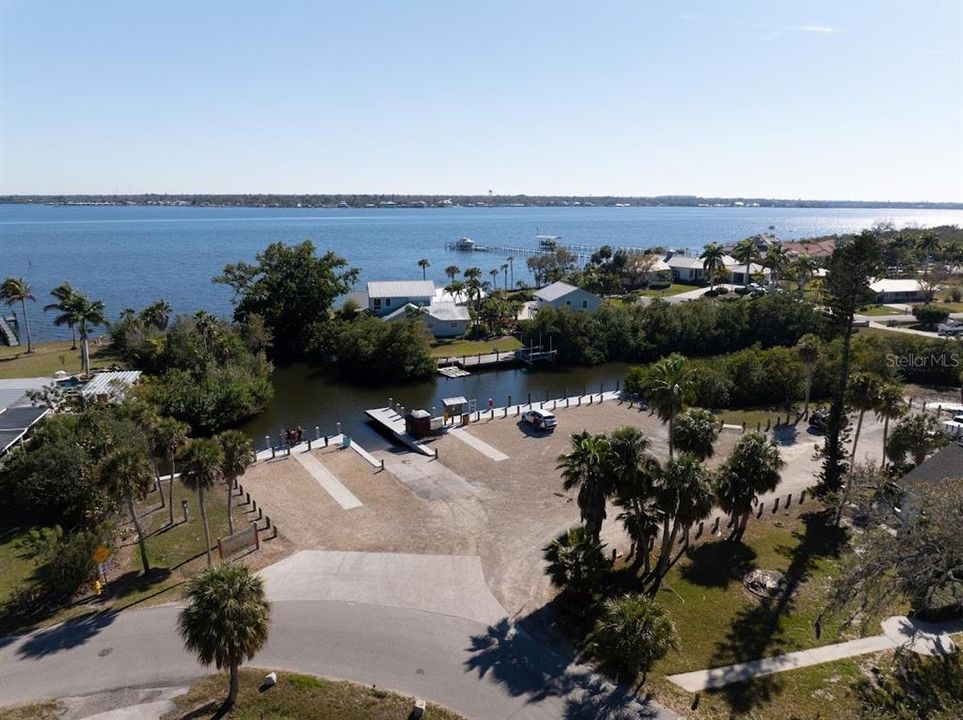 На продажу: $260,000 (0.52 acres)