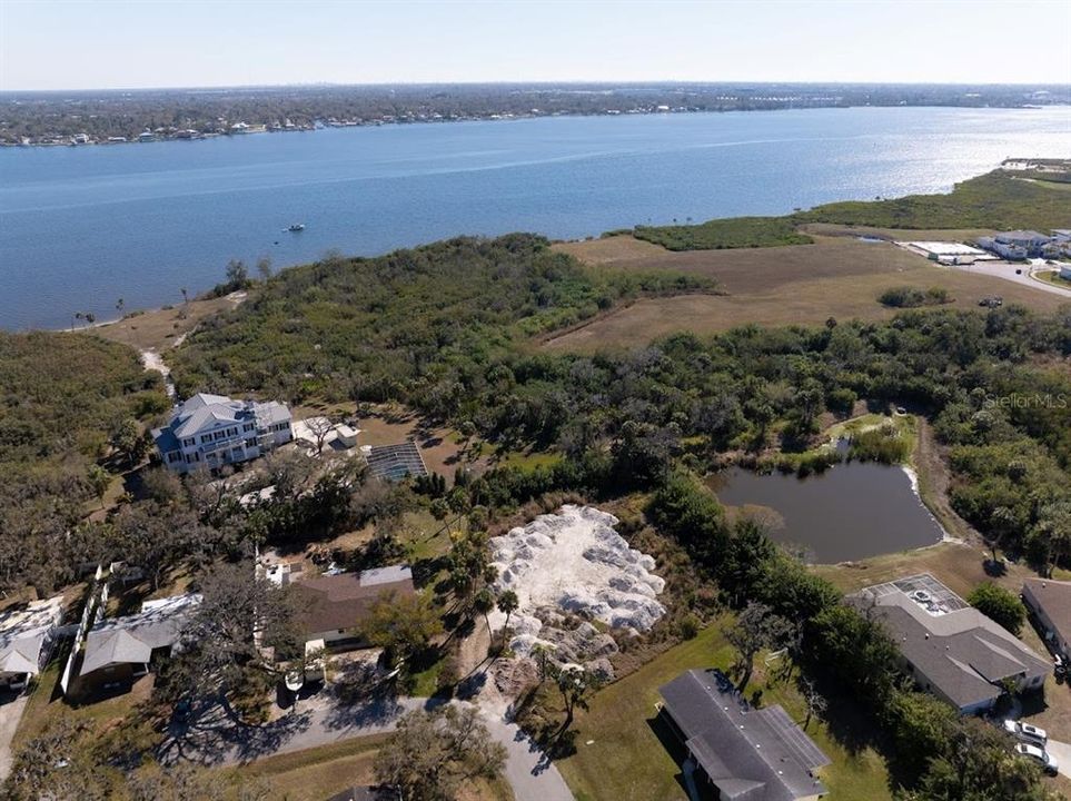 На продажу: $260,000 (0.52 acres)