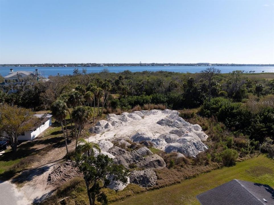 На продажу: $260,000 (0.52 acres)