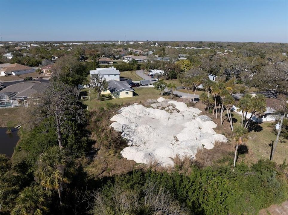 На продажу: $260,000 (0.52 acres)