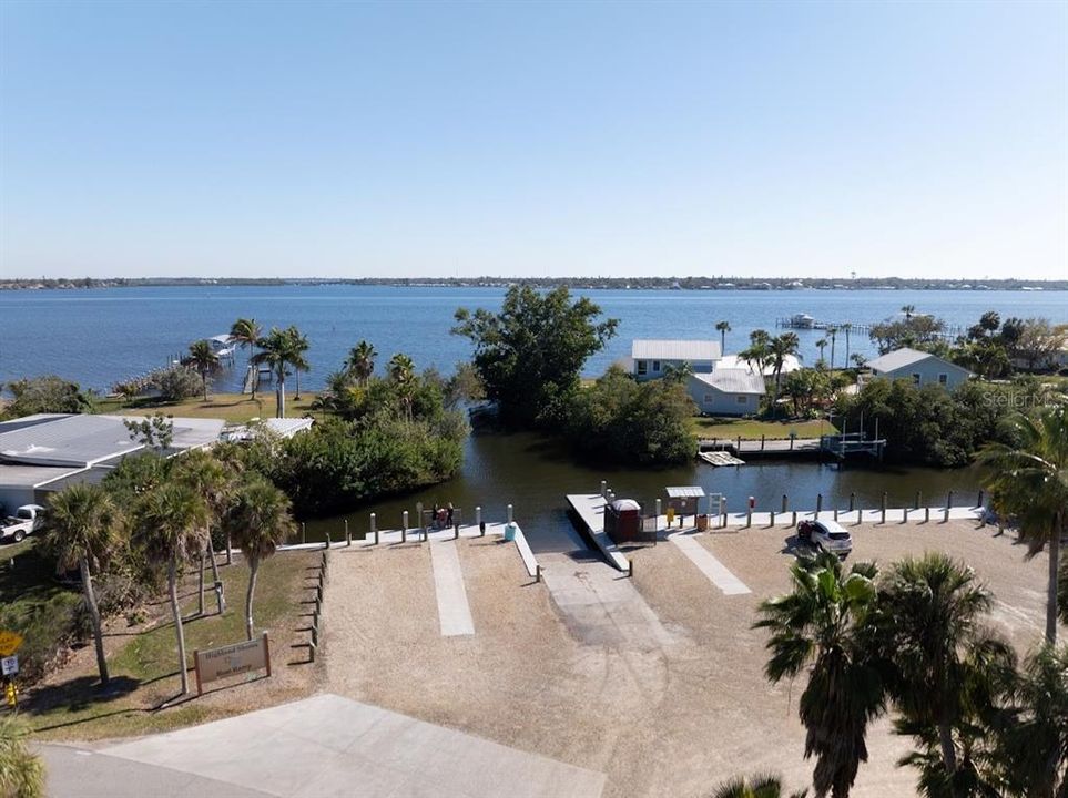 На продажу: $260,000 (0.52 acres)