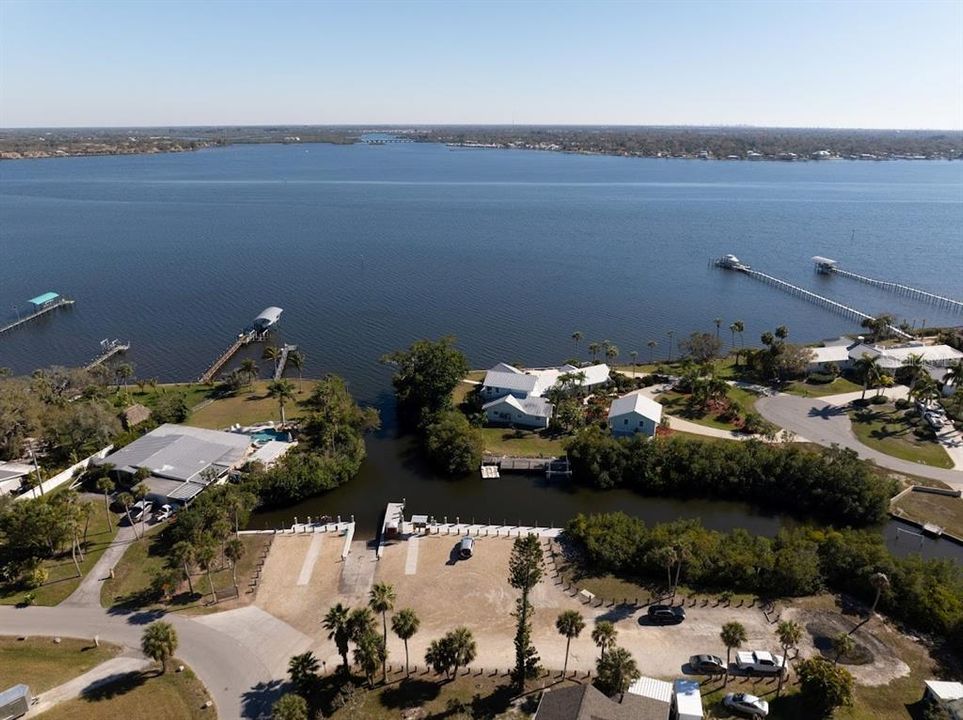 На продажу: $260,000 (0.52 acres)