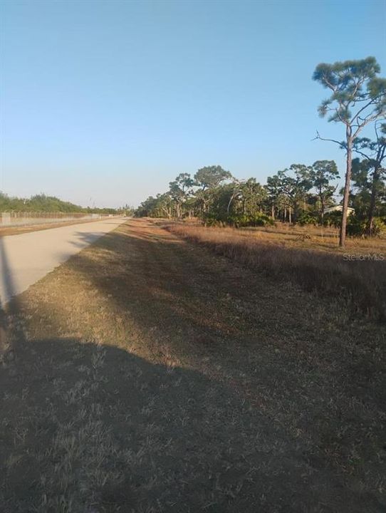 待售: $599,000 (11.38 acres)