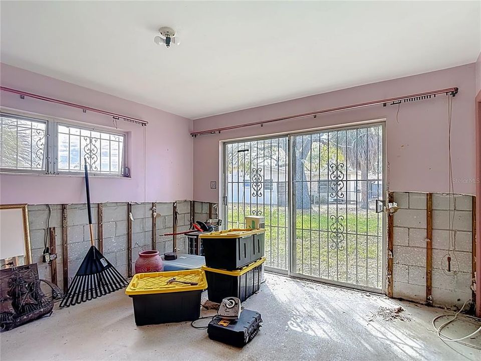 Под контрактом: $649,900 (0.60 acres)