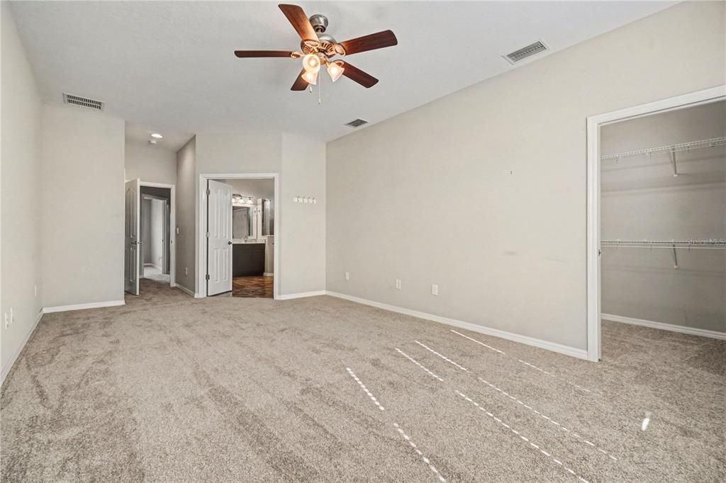 Activo con contrato: $350,000 (3 camas, 2 baños, 2256 Pies cuadrados)
