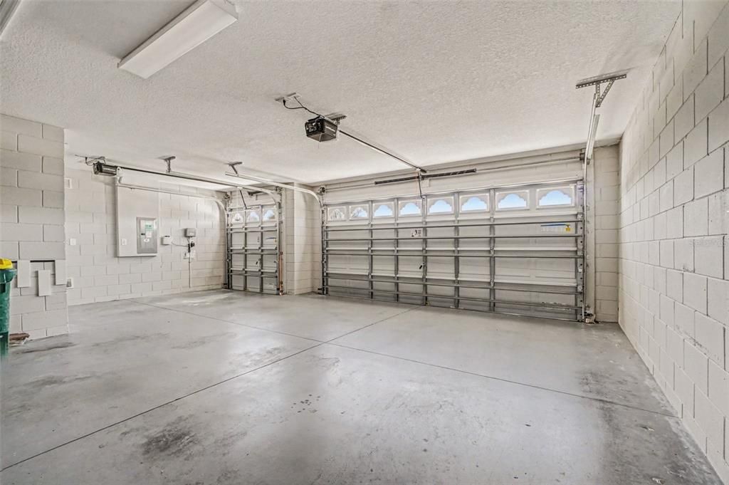 Activo con contrato: $350,000 (3 camas, 2 baños, 2256 Pies cuadrados)