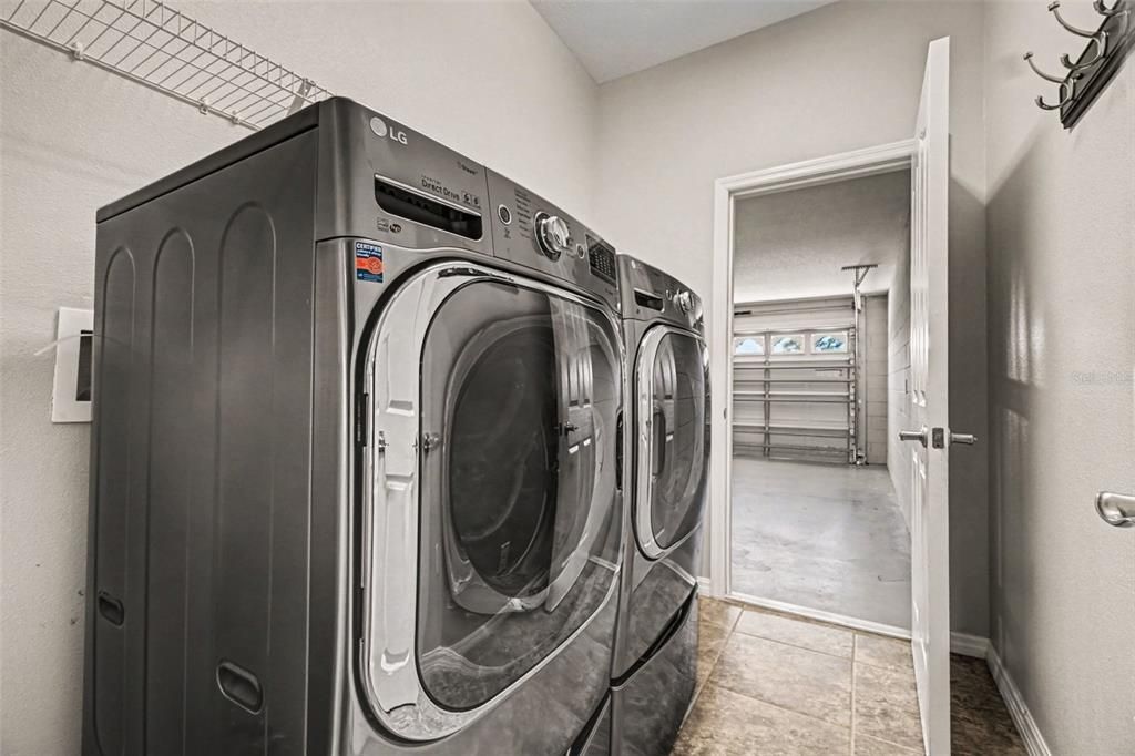 Activo con contrato: $350,000 (3 camas, 2 baños, 2256 Pies cuadrados)