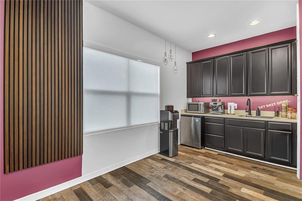Activo con contrato: $720,000 (5 camas, 3 baños, 2934 Pies cuadrados)